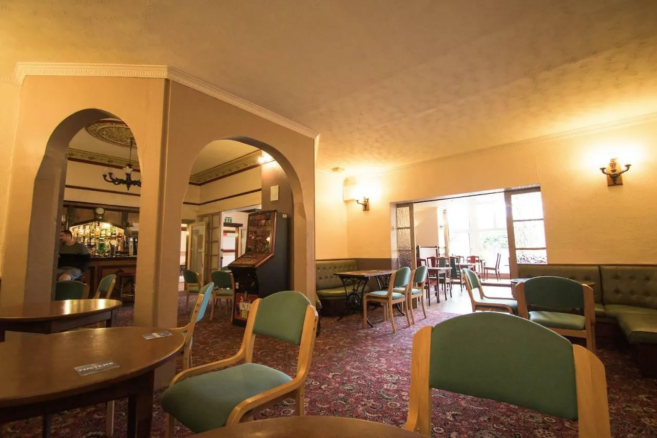קרליסל Pinegrove Hotel