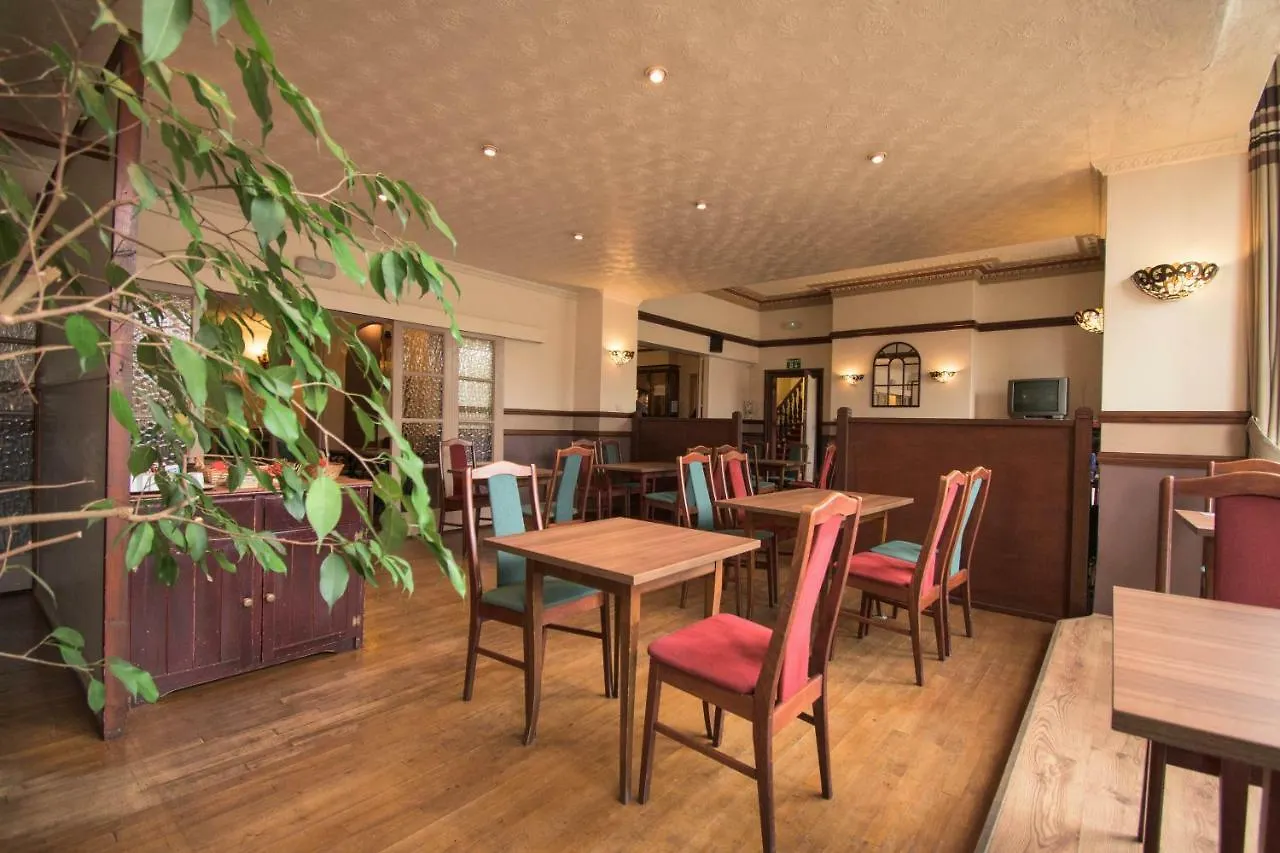 קרליסל Pinegrove Hotel